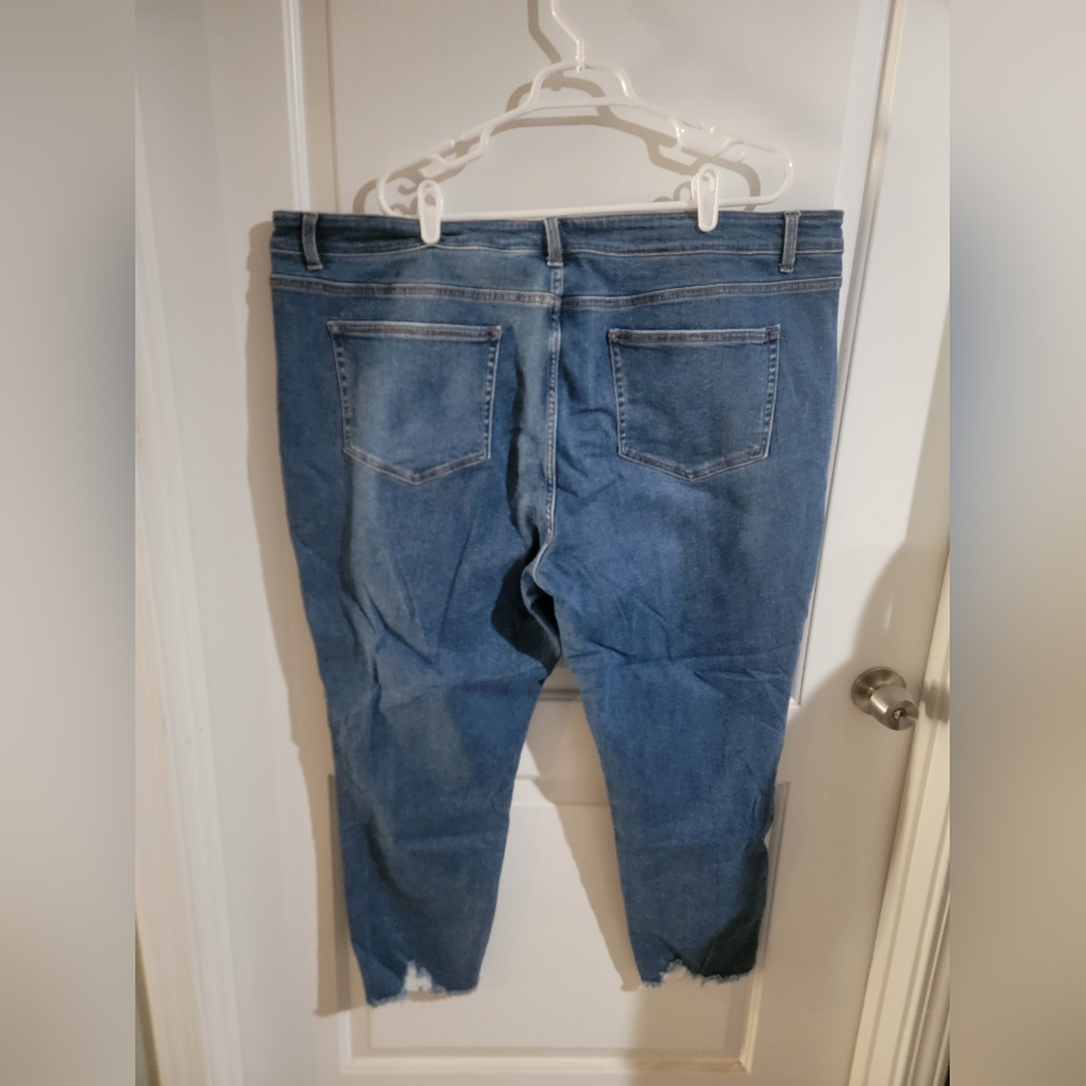 Distressed Jeans - Picture 3 of 5